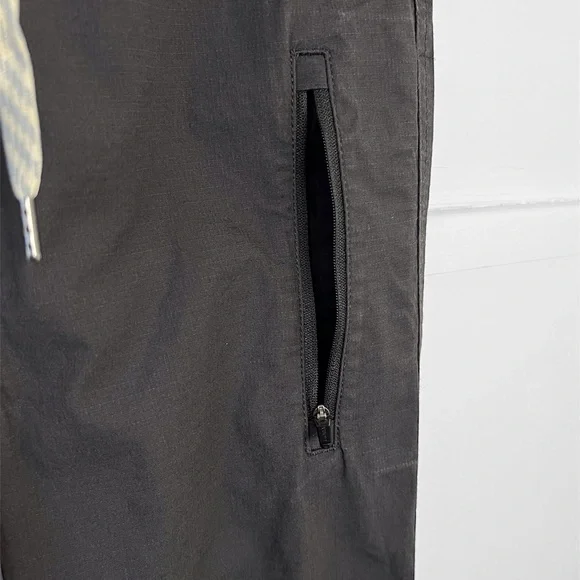 Vuori Men's Ripstop Drawstring Climber Pants in Charcoal - Picture 6 of 12